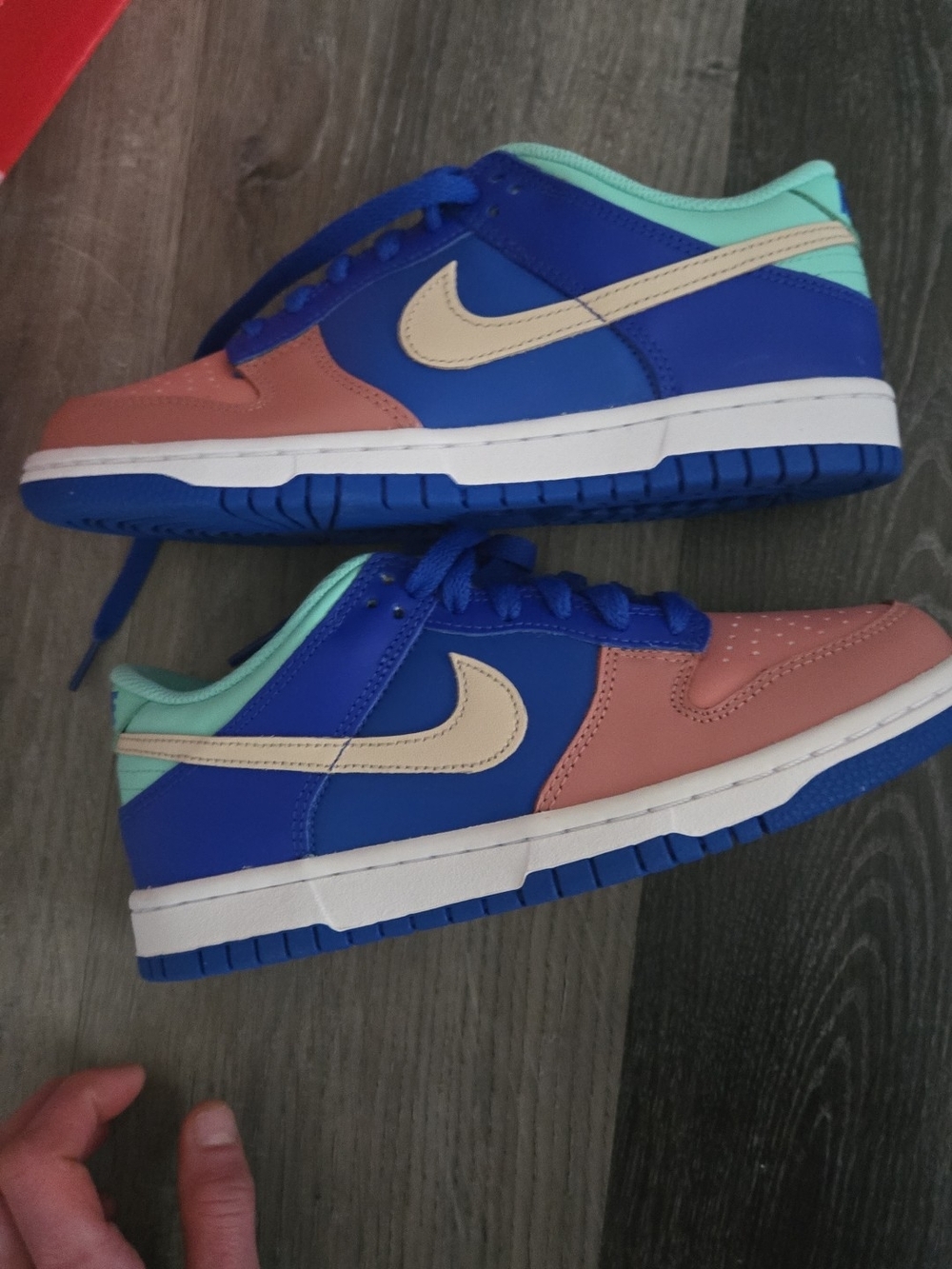Nike Dunk Low SE (GS) BRAND NEW DZ2873 400 Size 5.5/7 Women - Picture 2 of 10